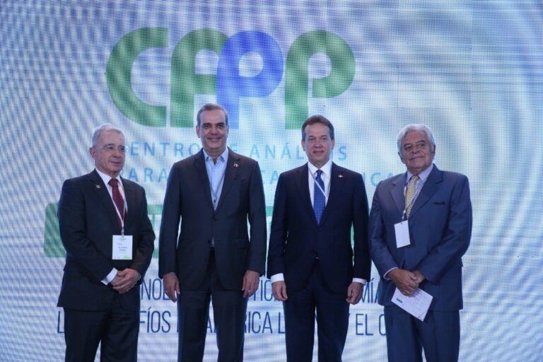 Presidente Abinader e Ito Bisonó inauguraran encuentro regional con presencia de expresidentes Uribe y Lacalle