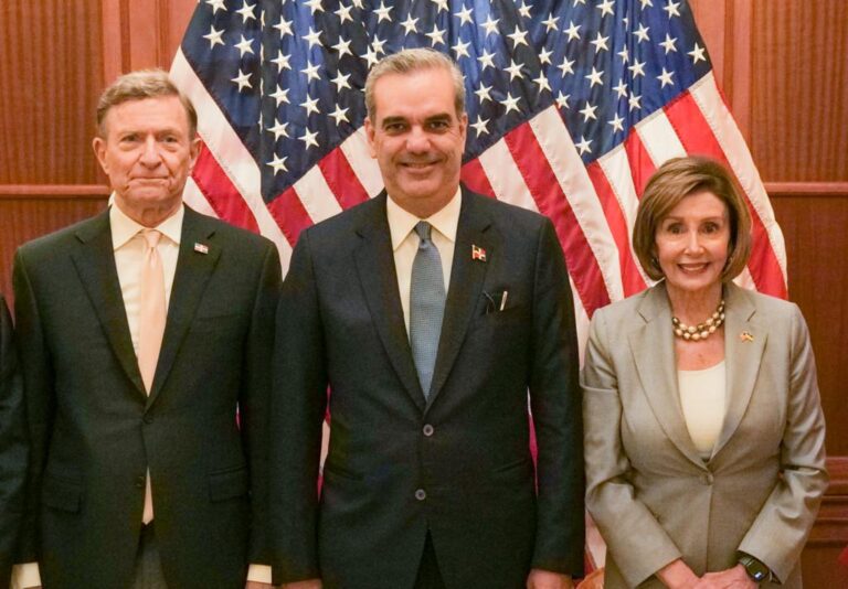 Presidente Luis Abinader se reune con la presidenta de la Cámara de Representantes de Estados Unidos