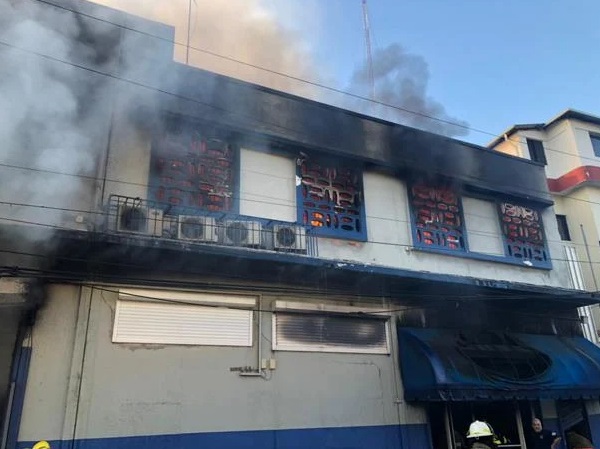 Almacén «El Tiburón» en San Carlos, es afectado por un incendio; no se reportan heridos ni fallecidos