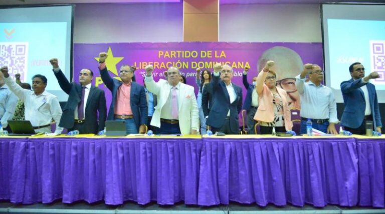 Ex Presidente Danilo Medina exhorta a peledeístas a participar de forma activa en consulta nacional