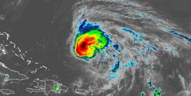 Earl se convierte en huracán y mantiene efectos indirectos sobre el país