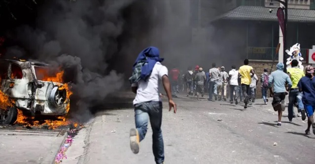 Haití, paralizado por cuarto dia por huelga del transporte y escenario de masivas protestas