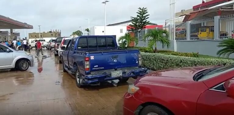 Cientos de residentes en Higüey abarrotan las estaciones de combustibles