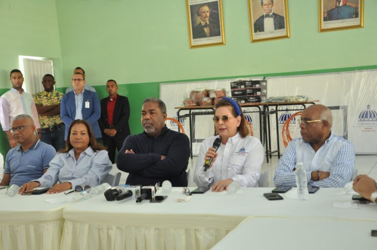 Gobierno entrega RD$ 50 millones en asistencia a moradores de La Caleta