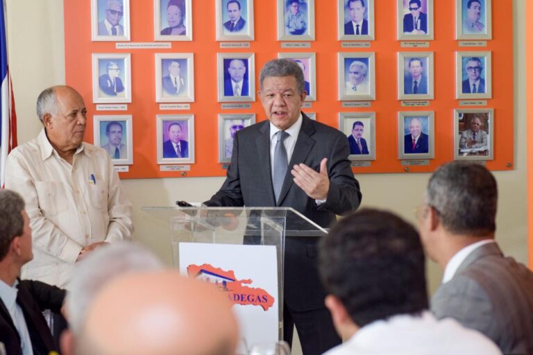 Gobierno del PRM «ha fracasado con la apertura de año escolar», dice Leonel Fernández