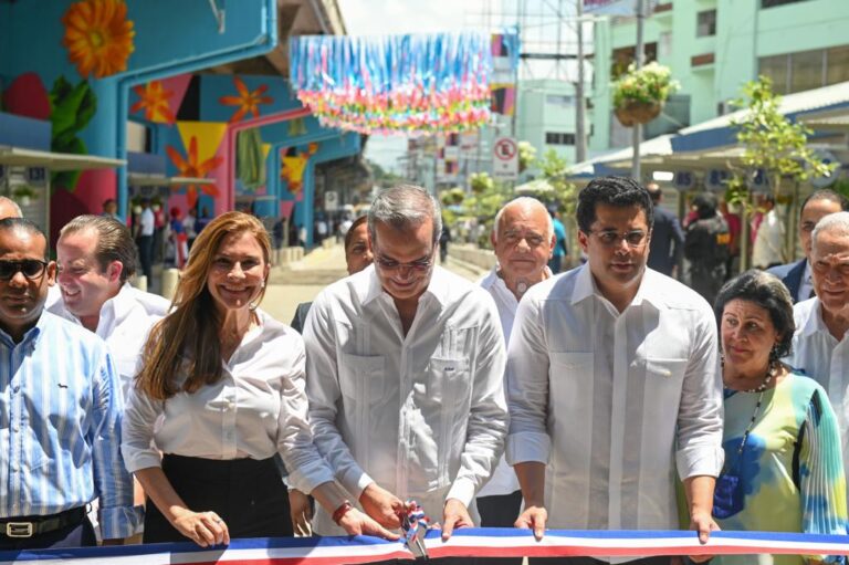 Presidente Luis Abinader inaugura otro tramo de la remodelada Duarte con París