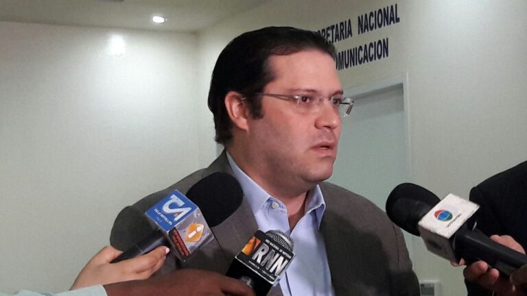 Yayo Sanz Aclara en Aduanas no se abren maletas sin la presencia del dueño