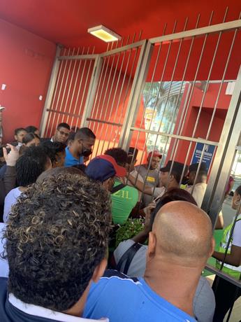 Otra vez problemas en el Metro de Santo Domingo; cientos de usuarios se quedan varados