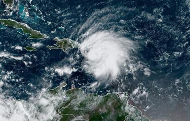 Fiona se acercaría a República Dominicana esta noche con fuerza de huracán