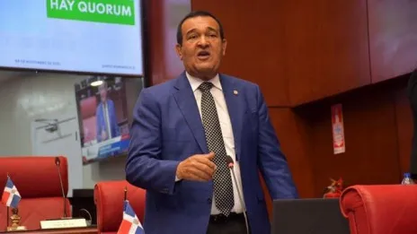 Senador Antonio Marte amenaza con entrarle a palos a todo el mundo en el Ministerio de Turismo
