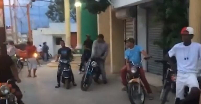 Tres heridos en asalto a mensajero frente a un banco en Esperanza