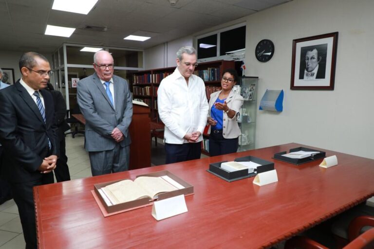 Presidente Abinader encabeza inauguración novena Feria del Libro de la Historia Dominicana