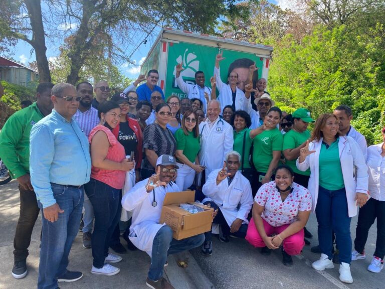 42 médicos de Fuerza del Pueblo realizan jornada de salud en Punta Balandra de Samaná