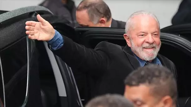 Lula arranca ganando las votaciones en Brasil; primeros resultados le dan 44.4%