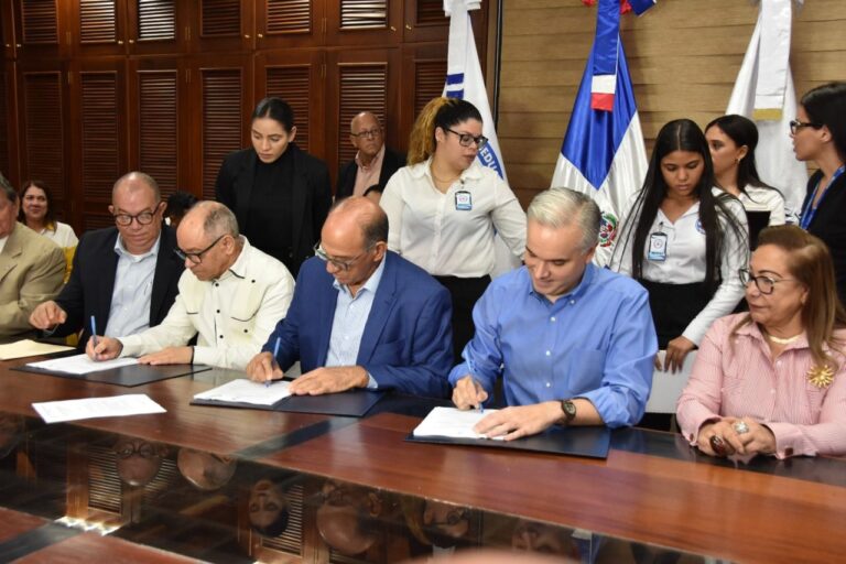 Sindicato de Trabajadores CORAASAN y empresa firman Pacto Colectivo tras mediación de Ministerio de Trabajo