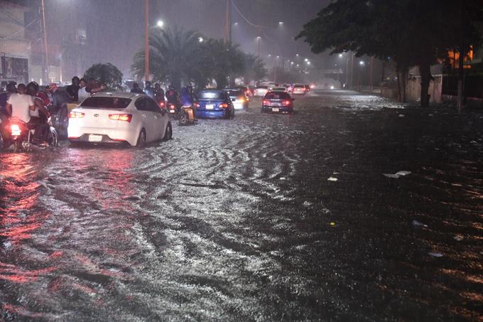 !Colapsa la ciudad! Lluvias evidencian el débil sistema pluvial del Gran Santo Domingo
