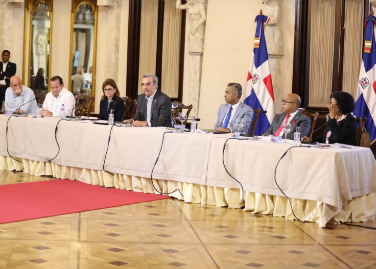 Presidente Abinader encabeza reunión con ministros y directores sobre X Censo Nacional de Población y Vivienda 2022