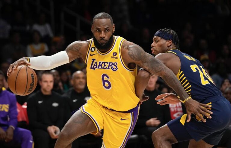 Pacers arrebatan triunfo a Lakers con triple de última hora