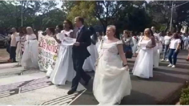 Marcha de las novias en la UASD busca sensibilizar a la ciudadanía sobre la violencia de género