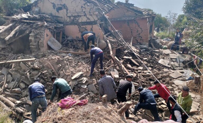 Al menos 6 muertos por un terremoto de 5,6 en el oeste de Nepal