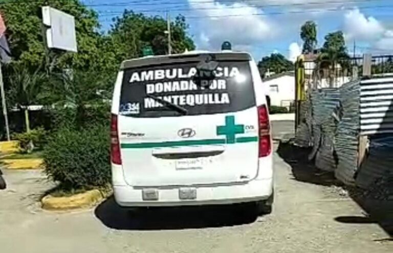 Inversionista toma posesión de ambulancia donada por Mantequilla mientras brindaba asistencia a paciente
