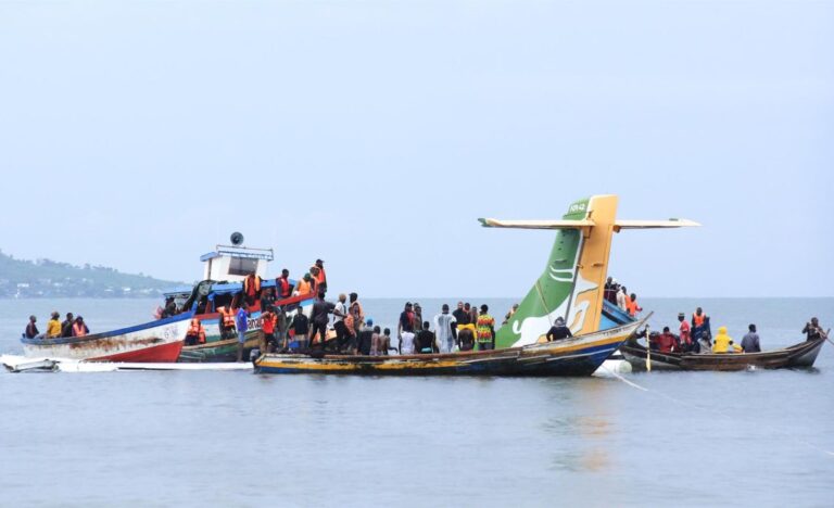 Al menos 19 muertos por avión estrellado en Tanzania