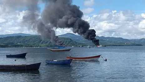 Tres personas resultan con quemaduras tras explosión de una embarcación en Río San Juan