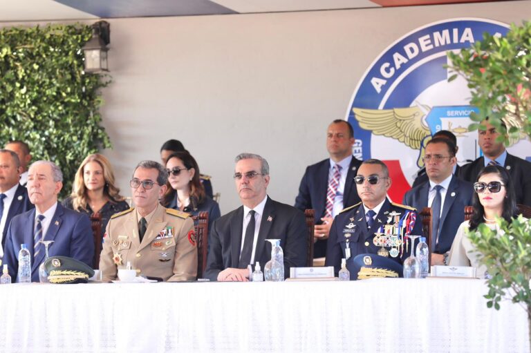 Presidente Abinader encabezó graduación de 29 cadetes de la Fuerza Aérea de la República Dominicana