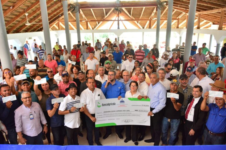 Gobierno invierte 30 millones de pesos en crianza ovinocaprino en Santiago Rodríguez