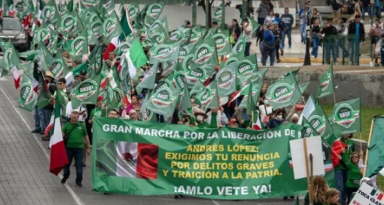 Cientos marchan en norte de México para exigir renuncia de López Obrador