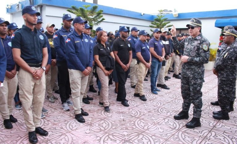 PN integra 250 oficiales para labor de vigilancia por festividades navideñas