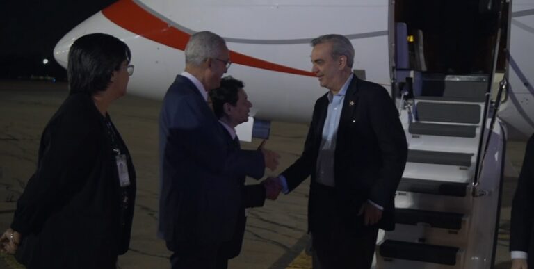 Presidente Luis Abinader llega a Argentina para participar en cumbre del Celac