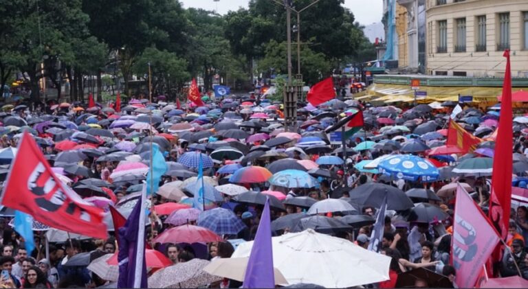 Miles de brasileños salen a las calles en manifestaciones a favor de Lula