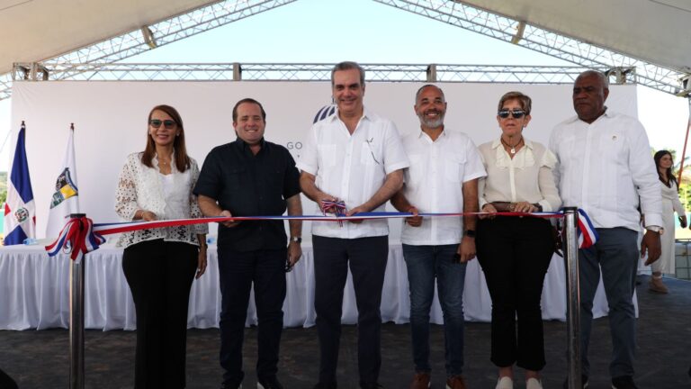Presidente Abinader deja inauguradas ocho obras en Puerto Plata y una en Santiago