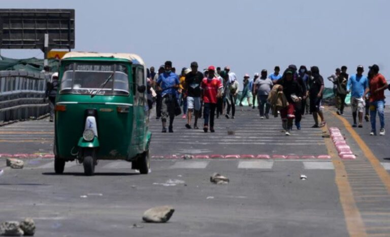 Cuatro haitianos fallecen en Perú ante bloqueos por protestas
