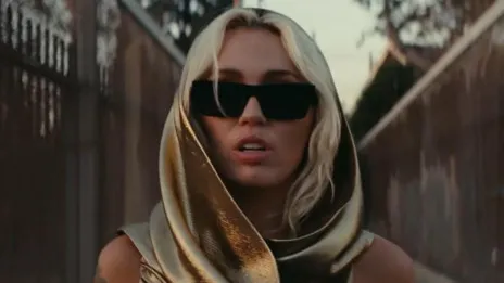 Miley Cyrus lanza tema para su ex; se inspira en el desahogo de Shakira
