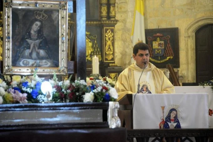 Párroco pide a la Virgen de la Altagracia para que «nadie tenga que irse en yola de este país”