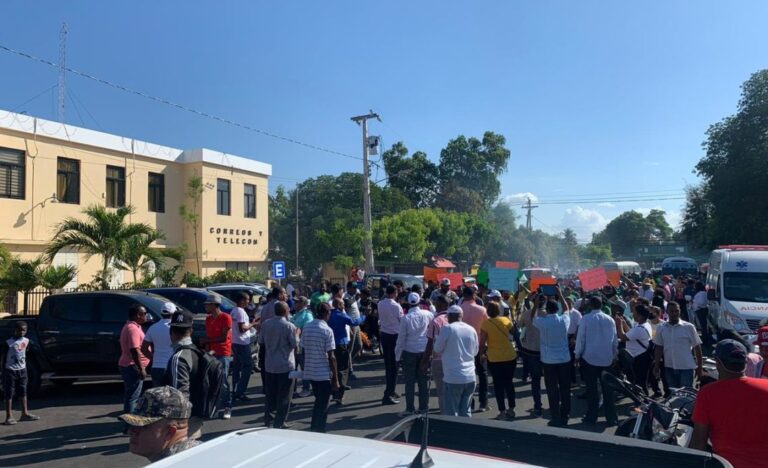 Decenas de ciudadanos salen a las calles en la zona fronteriza, a favor del Fideicomiso Pro-Pedernales