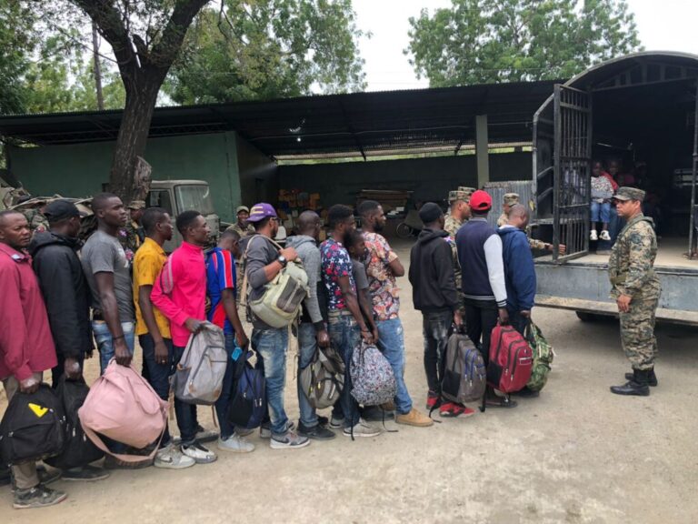 Ejército detiene a 80 haitianos  indocumentados  en Valverde
