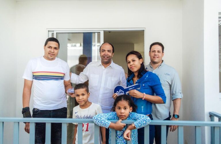 Abinader entrega 110 nuevos apartamentos en “Mi Vivienda Los Salados” junto a ministro de MIVED