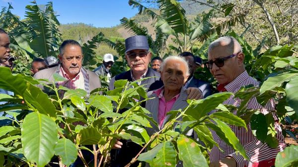 Danilo Medina afirma Abel continuará desarrollo del campo