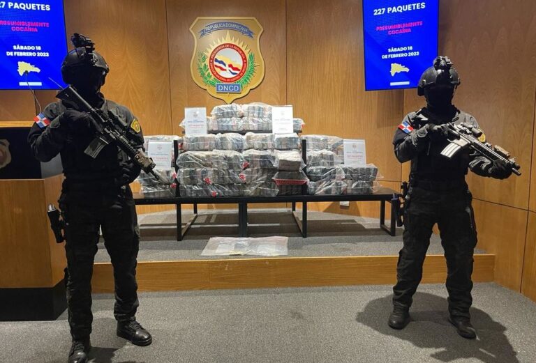 DNCD confisca en costas San Cristóbal  227 paquetes de cocaína y artefactos de comunicación y navegación