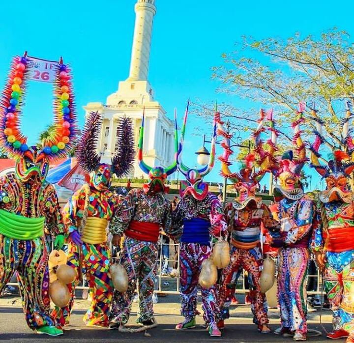 Suspenden carnaval de Santiago por muerte de niño a manos de un policía