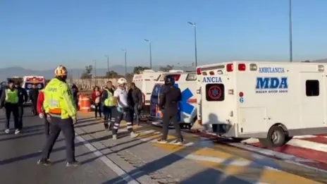 Tres muertos y más de 20 heridos en accidente de autobús en centro de México