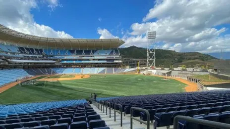 Maduro entrega nuevo estadio en Caracas para celebrar la Serie del Caribe