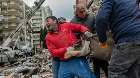 Ya son más de 3.000 los muertos en Turquía y Siria por devastadores terremotos