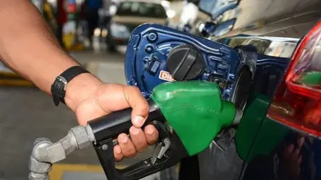 Gobierno mantiene sin variación precios de todos los combustibles