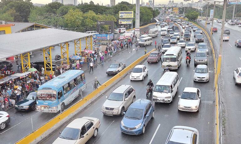 Obras Públicas trabaja en ampliación de carriles en el KM 9 de la Autopista Duarte