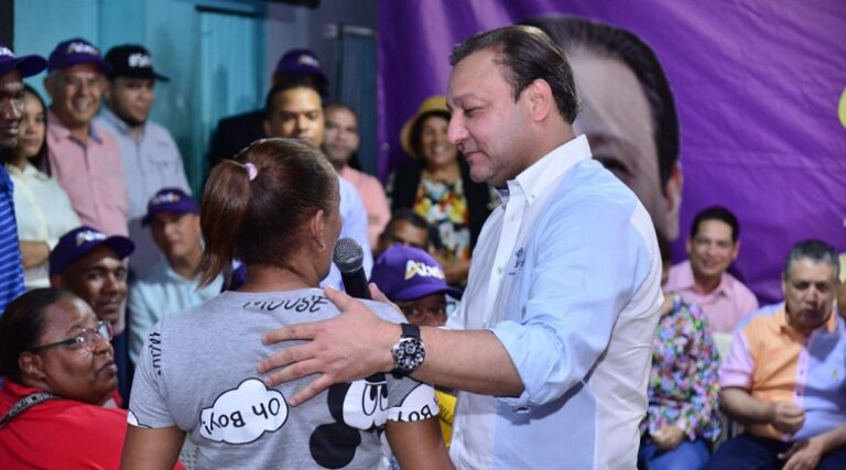 Abel Martínez dinamiza militancia PLD y escucha sectores de la circunscripción 2 del Distrito Nacional