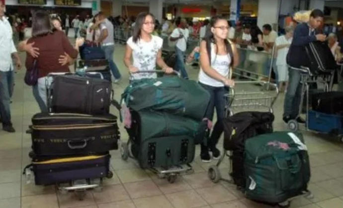 Cobrarán por usar carros portaequipajes en el aeropuerto de Las Américas